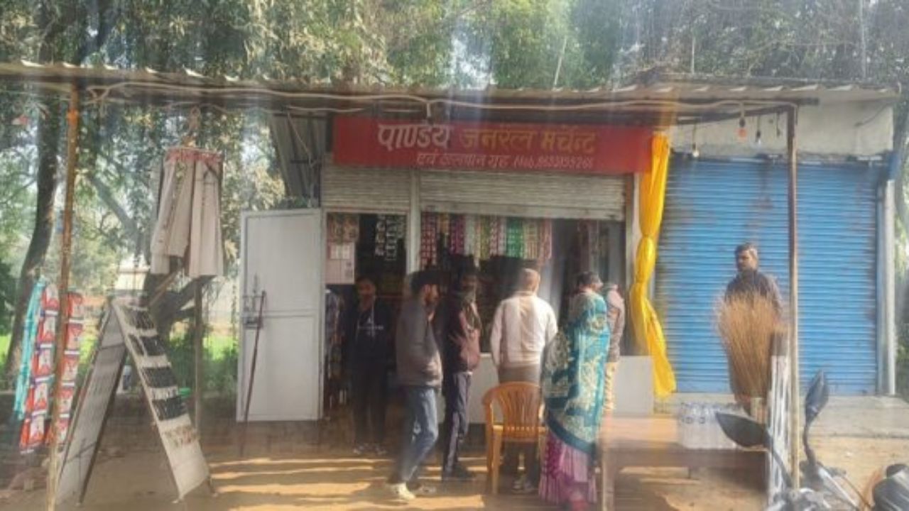 Gorakhpur Crime News: खजनी में चोरों का आंतक, जनरल स्टोर का शटर तोड़ उड़ाया सामान