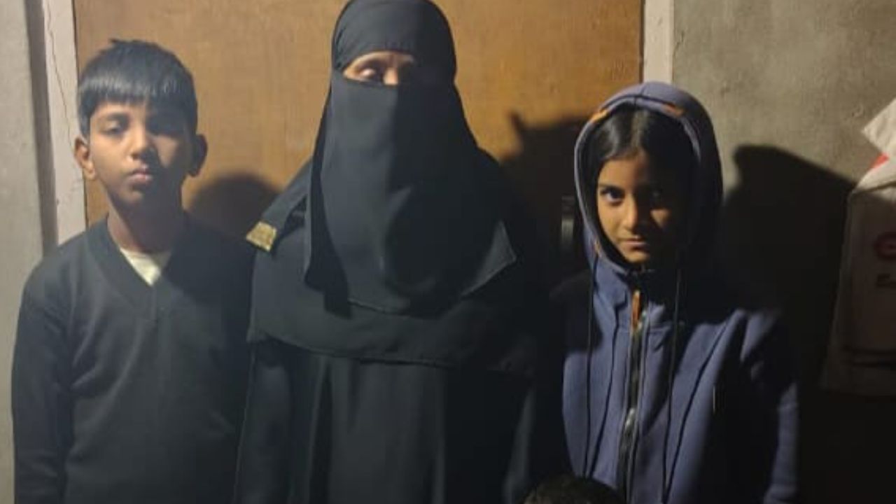 Gorakhpur News: तीन तलाक पीड़िता चार दिन से तीन मासूमों संग थाने के चक्कर काटने को मजबूर, पुलिस पर उठे सवाल