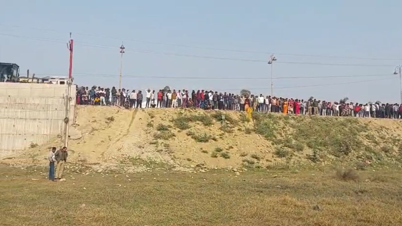 Gorakhpur News: गोरखपुर सहारा स्टेट के गड्ढे में शव मिलने से इलाके में सनसनी