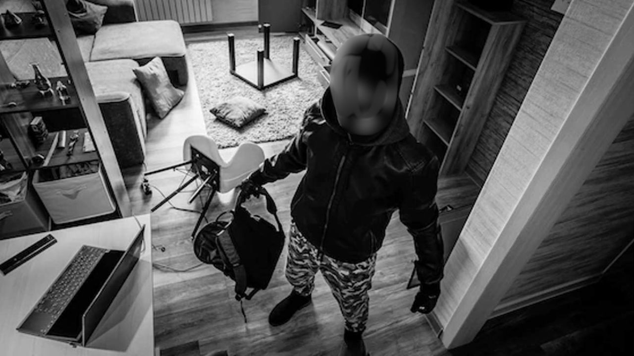 Gorakhpur News: वर्दी पर भरोसा पड़ा भारी, गोरखपुर में ठग ने उड़ाए 9.50 लाख रुपये; पढ़ें पूरा मामला