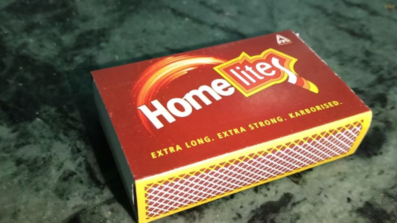 पुराने समय में माचिस की डिब्बी को गेहूं या आटे में डाला जाता था, क्योंकि सल्फर कीड़ों को दूर रखता है। 10-15 किलो गेहूं पर एक माचिस की डिब्बी डालने से यह असरदार साबित होता है। (फोटो सोर्स- इंटरनेट) पुराने समय में माचिस की डिब्बी को गेहूं या आटे में डाला जाता था, क्योंकि सल्फर कीड़ों को दूर रखता है। 10-15 किलो गेहूं पर एक माचिस की डिब्बी डालने से यह असरदार साबित होता है। (फोटो सोर्स- इंटरनेट)