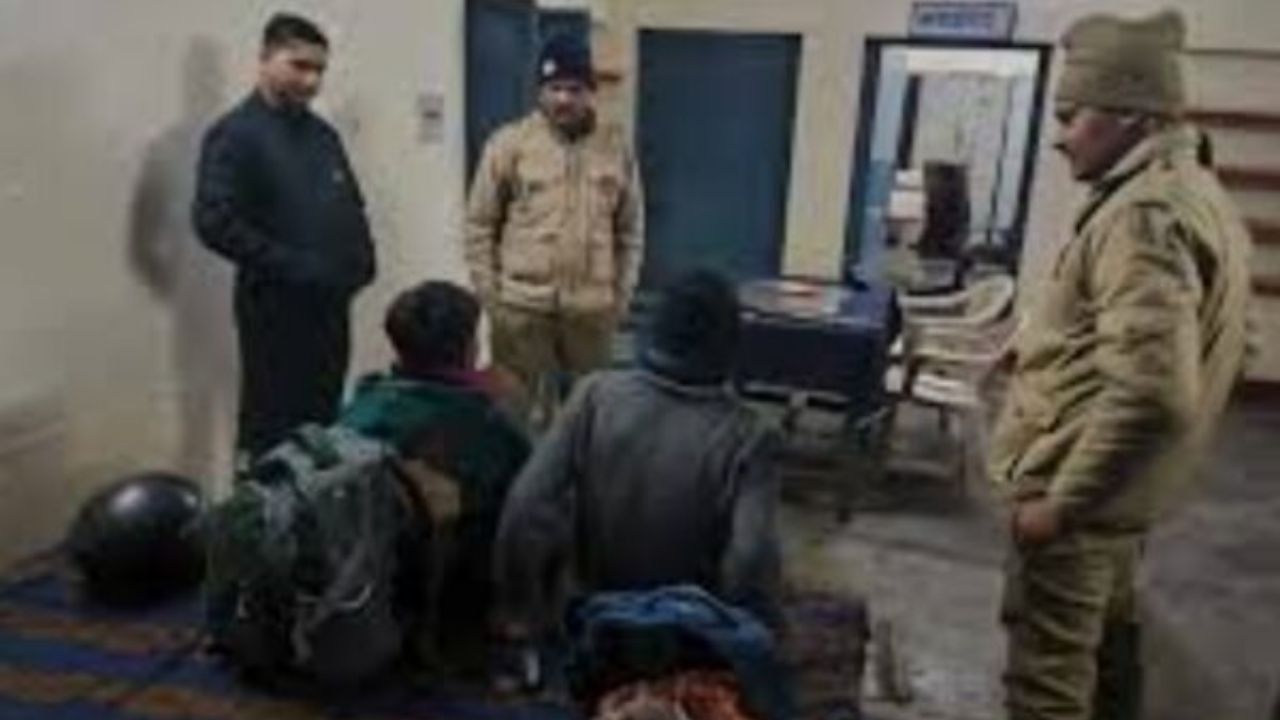 Nainital: हल्द्वानी में घर छोड़कर भागे दो किशोर, पुलिस ने ऐसे किया सुपुर्द