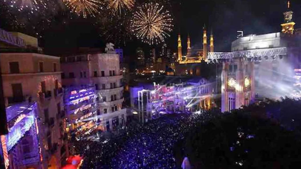 Happy New Year 2026: नए साल के जश्न में डूबा पूरा देश, रंग-बिरंगी रौशनी से नहाया आसमान