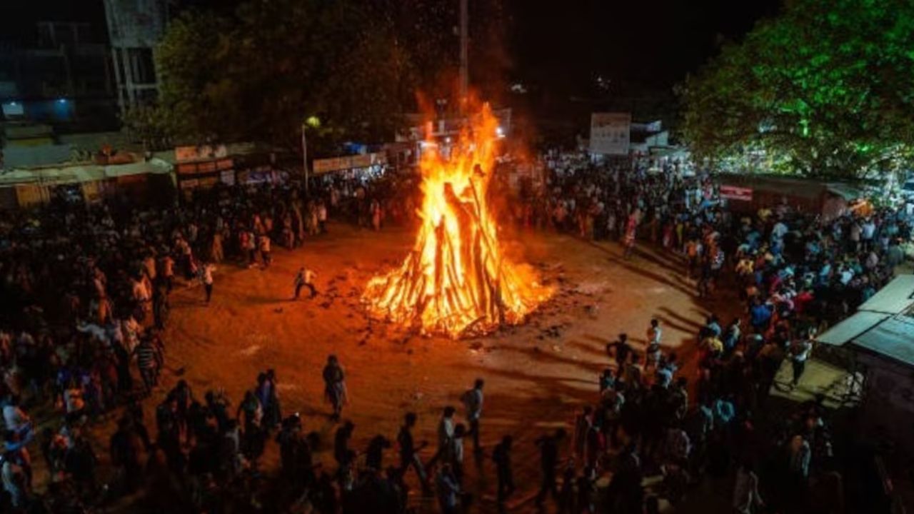 होलाष्टक 2026: 24 फरवरी से शुरू होंगे होलाष्टक, जानिए क्या न करें और किस पूजा से मिलेगा विशेष फल