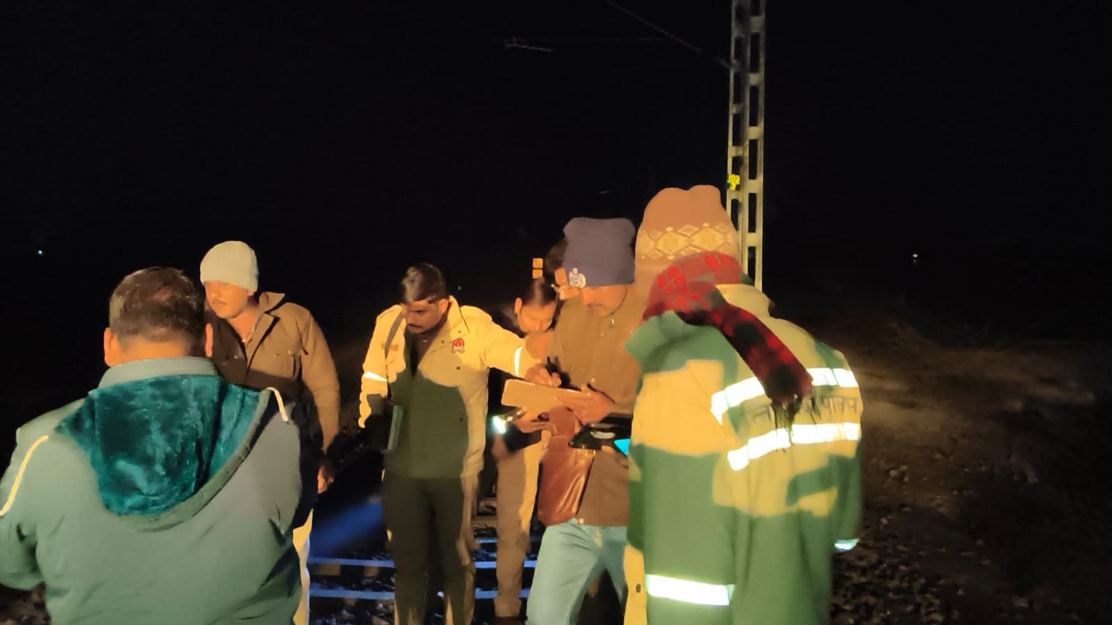 Raebareli Crime: रेलवे ट्रैक पर मिला युवक का शव, आत्महत्या या हत्या?