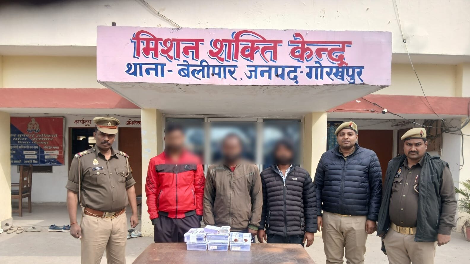 गोरखपुर पुलिस ने बड़ी वारदात होने से पहले 3 बदमाशों को दबोचा, अवैध हथियार भी जब्त