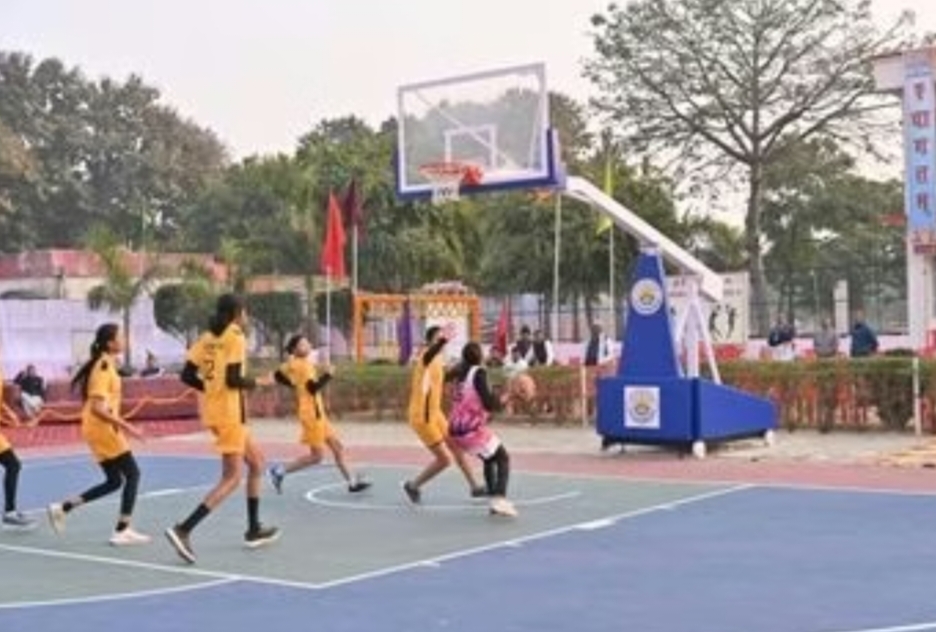 DDU बास्केटबॉल टूर्नामेंट का आगाज़: पहले ही दिन कोर्ट पर दिखा दम, इस टीम की हुई धमाकेदार जीत