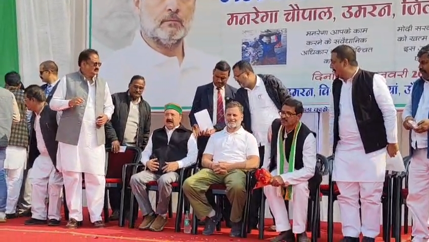 रायबरेली दौरे पर राहुल गांधी का मोदी सरकार पर हमला, कहा- गरीबों की सुरक्षा खतरे में