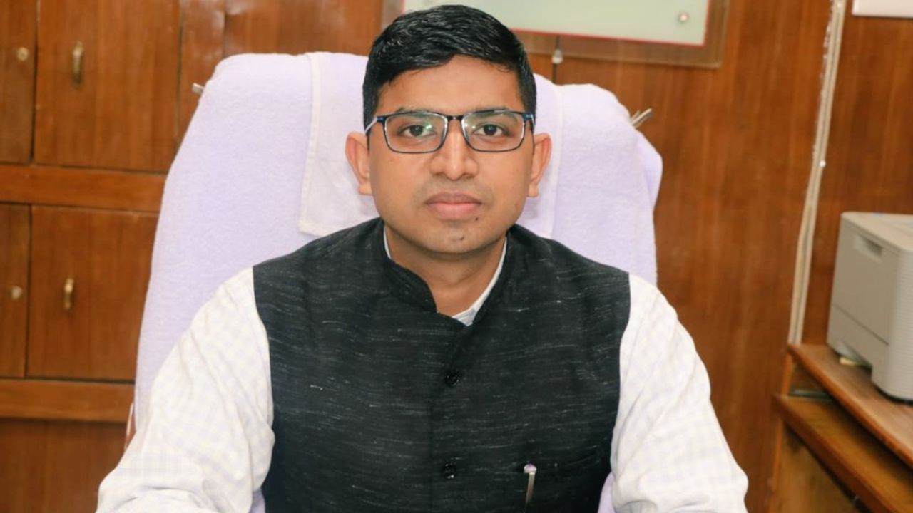 इंदौर नगर निगम को मिला नया कमिश्नर, क्षितिज सिंघल संभालेंगे कमान; दूषित पानी कांड में सरकार का सख्त फैसला