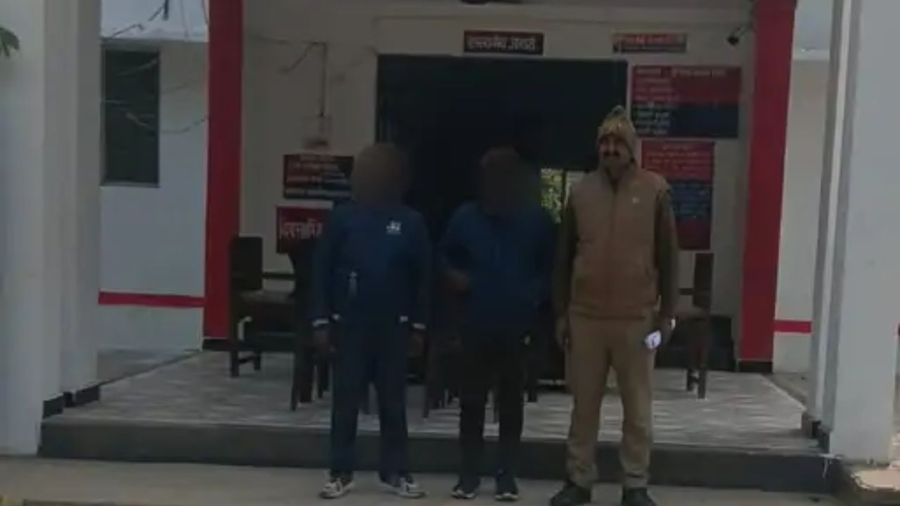 Fatehpur News: हरदासपुर गांव में धर्म परिवर्तन की कोशिश नाकाम, पुलिस ने दो वांछित आरोपी पकड़े; जानें क्या है मामला ?