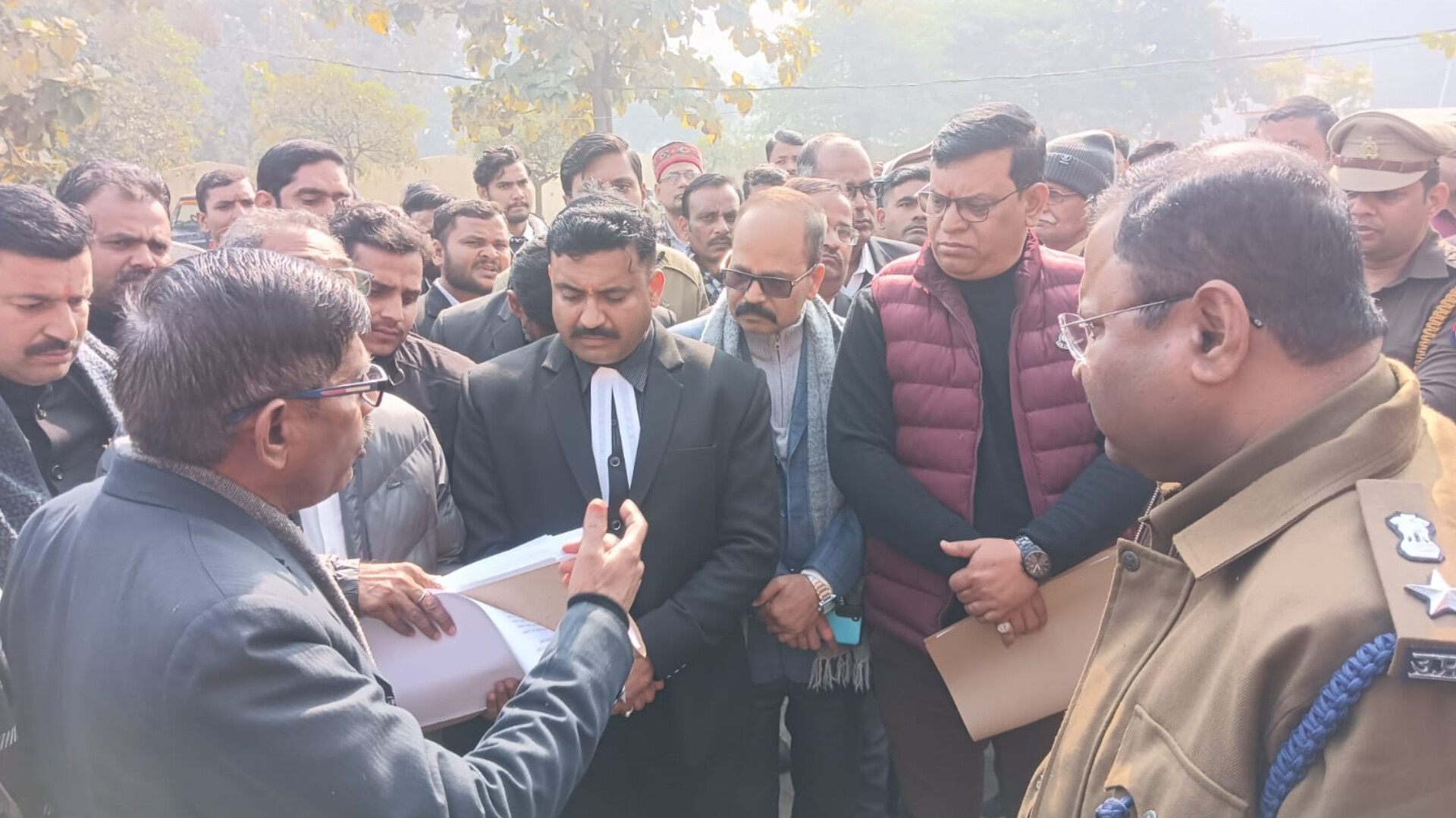 बलरामपुर: डीएवी कॉलेज विवाद पर वकीलों का गुस्सा, बोले- छात्रों के भविष्य से खिलवाड़ बर्दाश्त नहीं