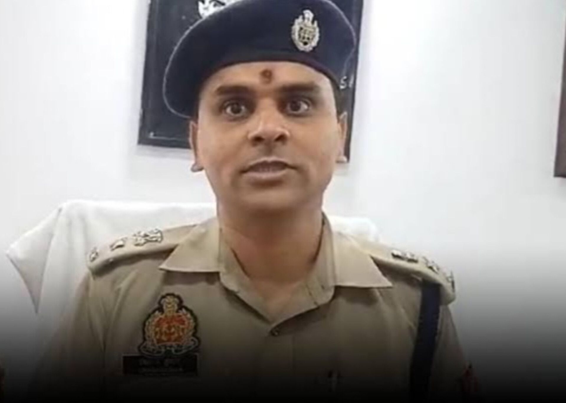UP News: आखिर ऐसा क्या हुआ, जो बलरामपुर एसपी ने एक साथ 47 पुलिसकर्मियों को किया लाइन हाजिर