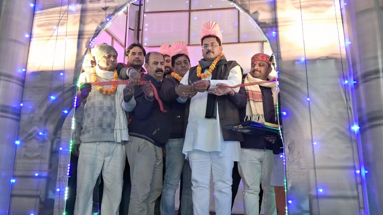 Kanpur Dehat News: लंदन ब्रिज से बुर्ज खलीफा तक…झींझक में दिखा अनोखा नज़ारा