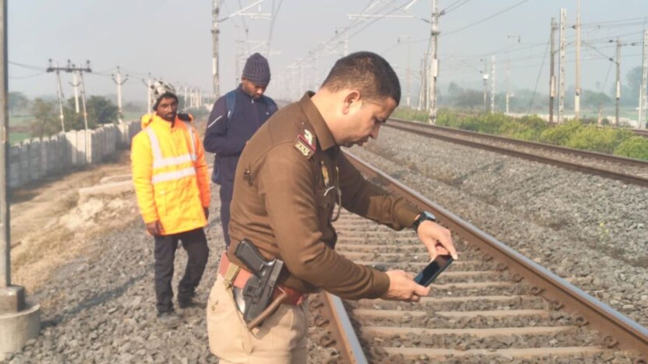 Kanpur News: मालगाड़ी की चपेट में आई युवती, आत्महत्या या हादसा? जांच में जुटी पुलिस