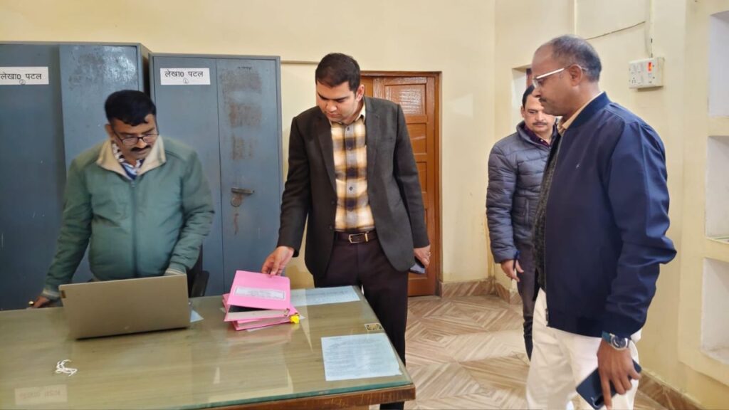 Kaushambi DM Dr Amit Pal 