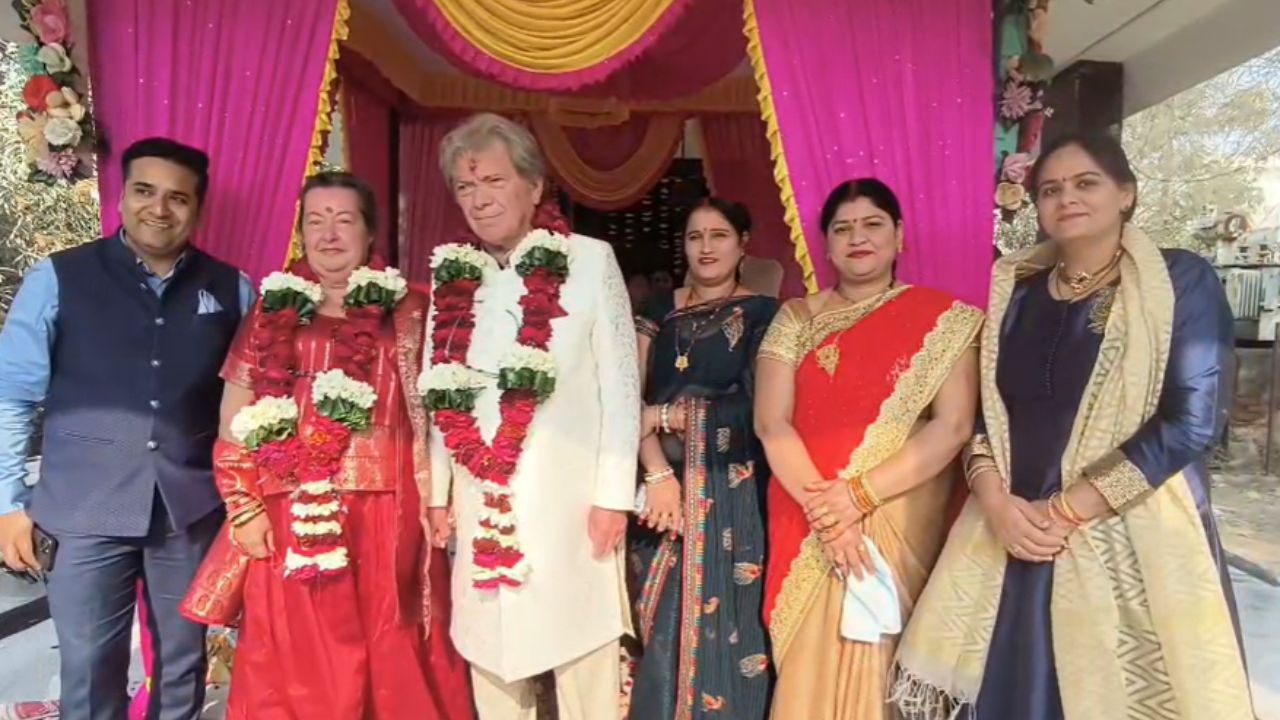 ताजमहल घूमने आए फ्रांस के जोड़े की बदली जिंदगी, मंदिर में रचाई शादी