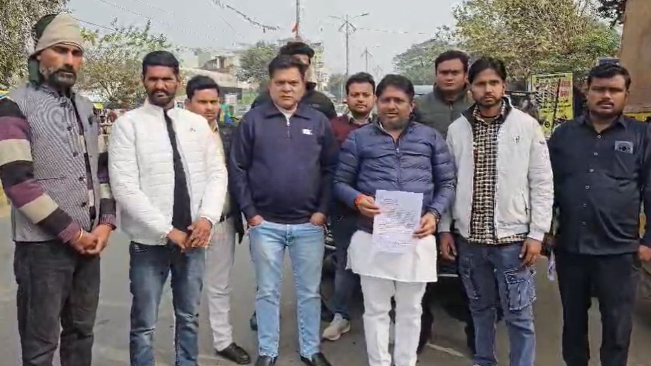 मैनपुरी में MPL क्रिकेट टूर्नामेंट पर बड़ा विवाद, SC खिलाड़ी से भेदभाव का आरोप,  Video में समझे पूरी कहानी