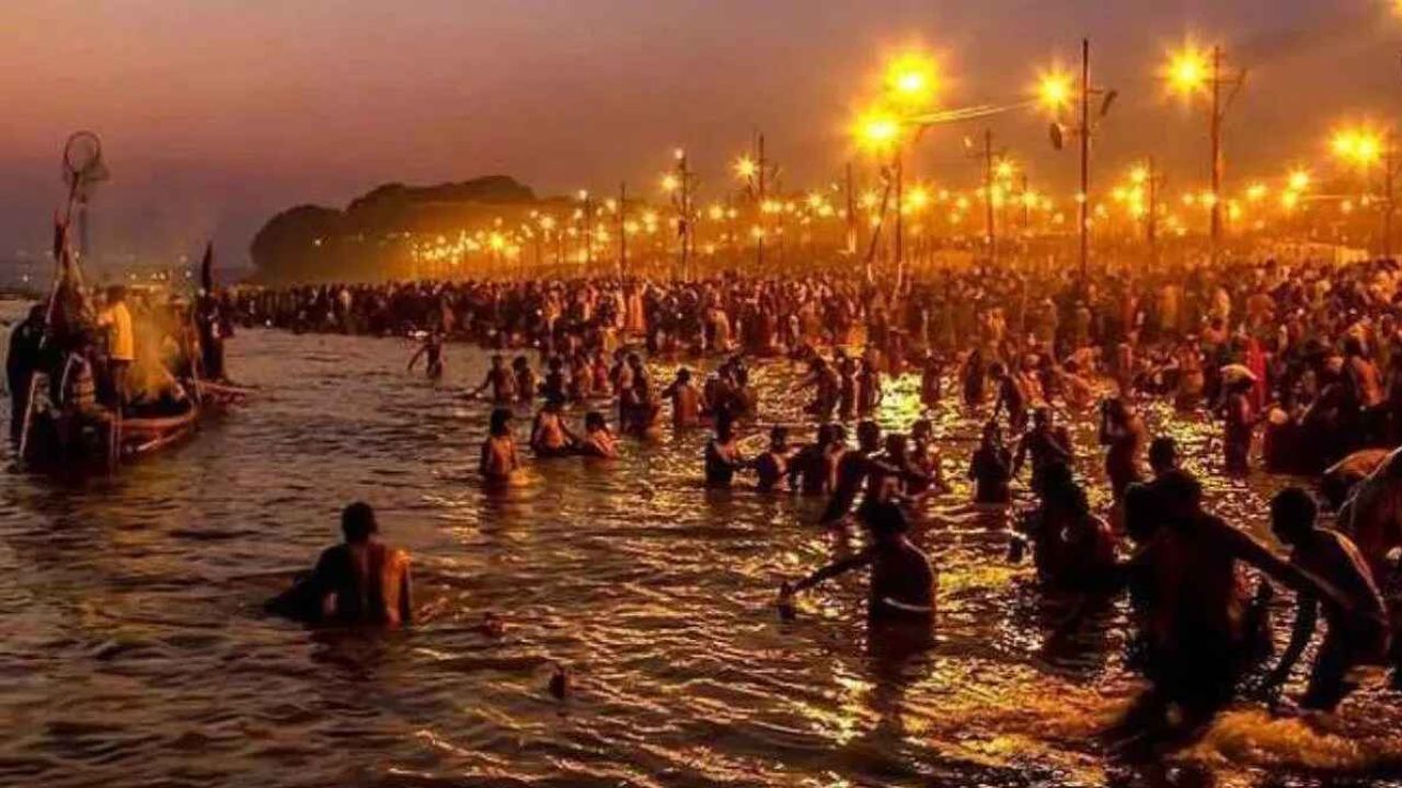 हिंदू पंचांग के अनुसार मौनी अमावस्या माघ मास के कृष्ण पक्ष की अमावस्या को आती है, वर्ष 2026 में यह तिथि 18 जनवरी की रात 12 बजकर 3 मिनट से शुरू होकर 19 जनवरी की रात 1 बजकर 21 मिनट तक रहेगी। इस दिन मौन व्रत, स्नान और दान-पुण्य का विशेष धार्मिक महत्व बताया गया है।(फोटो सोर्स- इंटरनेट)