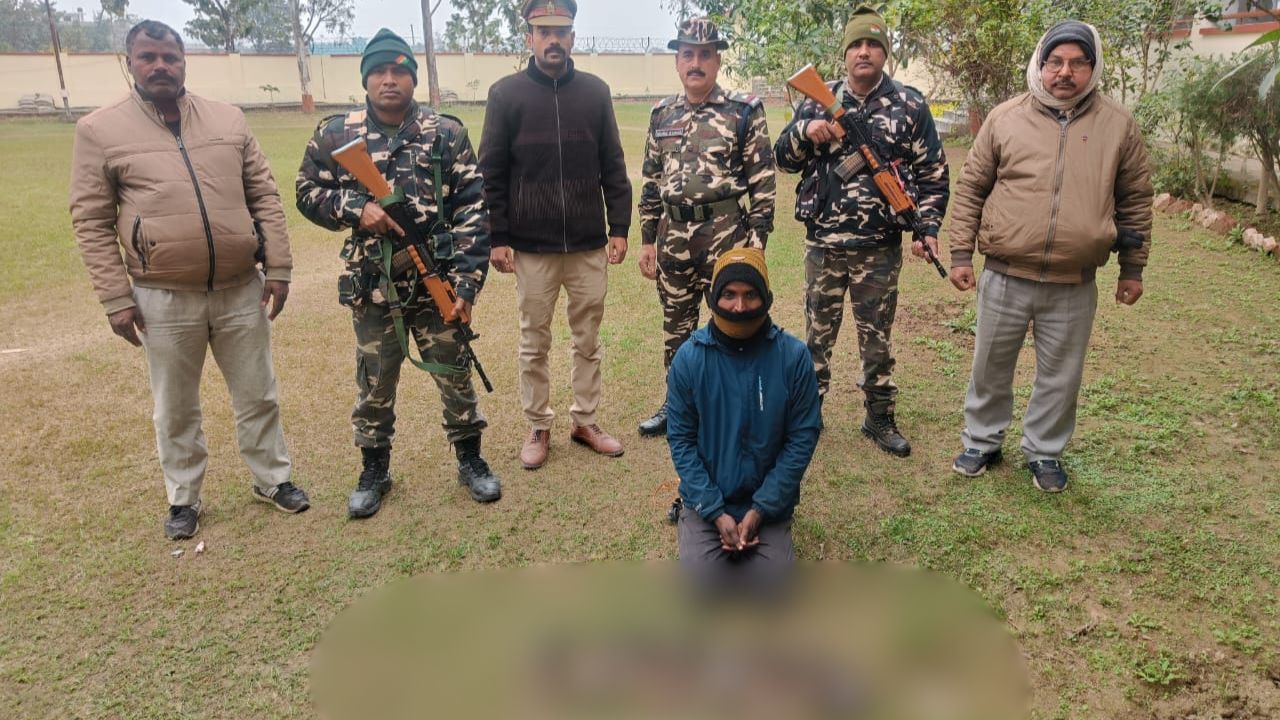 Maharajganj: नए साल के पहले दिन ठूठीबारी में विदेशी प्रजाति के पक्षी के साथ शिकारी गिरफ्तार