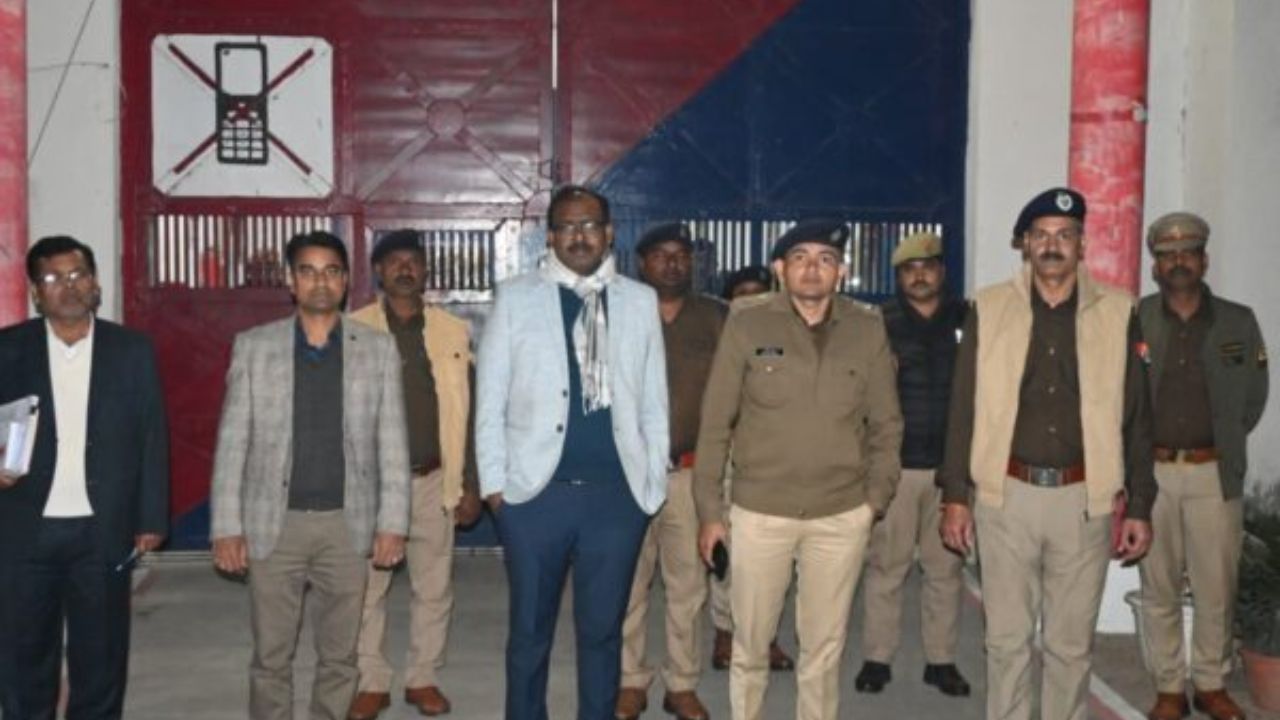 Maharajganj: जिला कारागार में देर शाम धमके DM–SP, मचा हड़कंप, मिली ये व्यवस्था