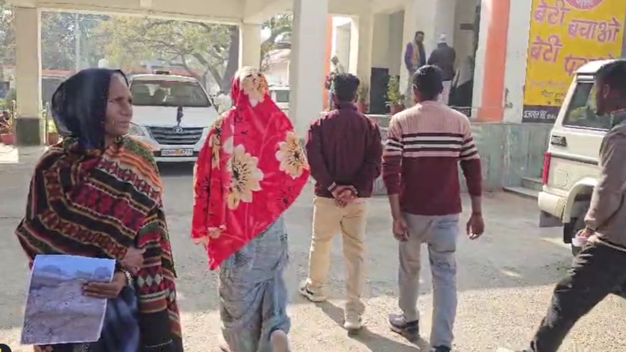 रिश्वत न देने पर फंसाया… मैनपुरी में लेखपाल पर अवैध वसूली और झूठे मुकदमे का आरोप, जानिये पूरा मामला