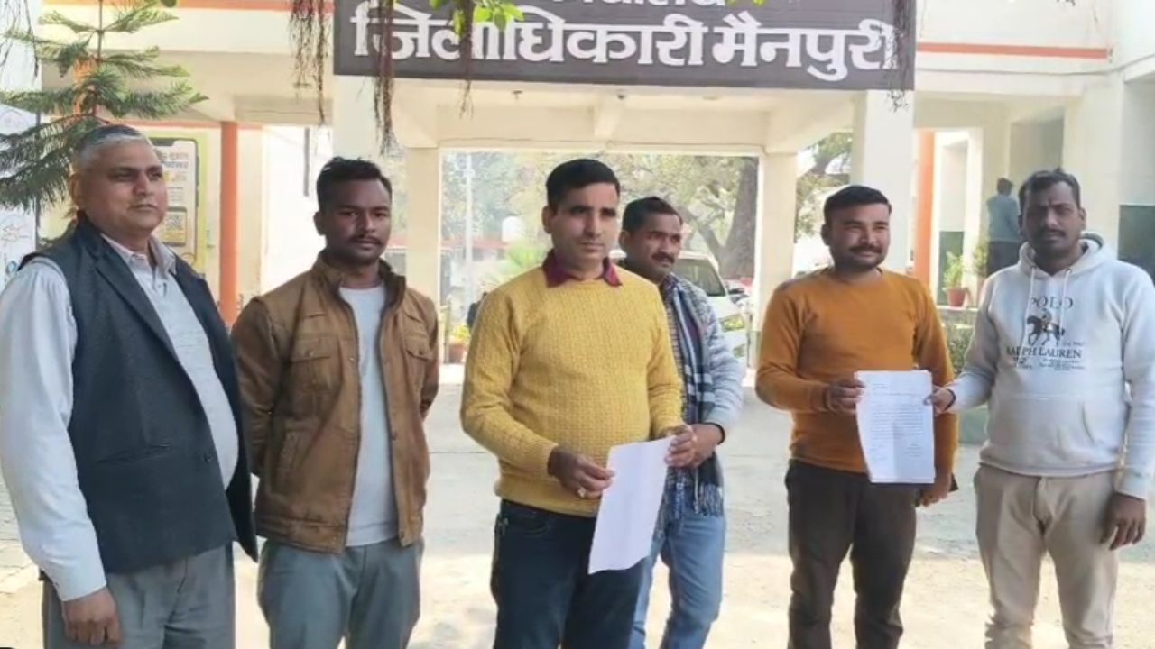 विकास भवन के सामने मांस-मछली बाजार ने बढ़ाई लोगों की परेशानी, प्रशासन से हटाने की मांग