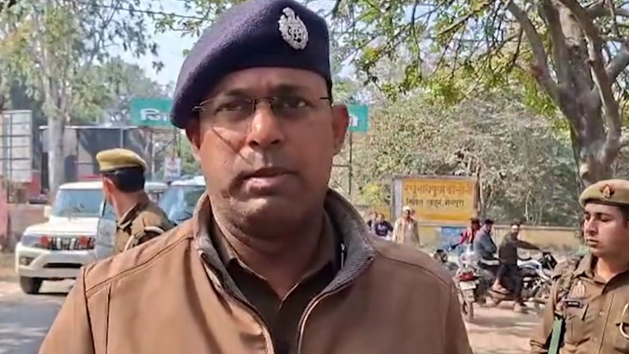 Video: बिना पूर्व सूचना के कलेक्ट्रेट पहुंचे एसपी, गश्त के दौरान हर कोना खंगाला गया, देखिए कलेक्ट्रेट में कैसे बढ़ी हलचल