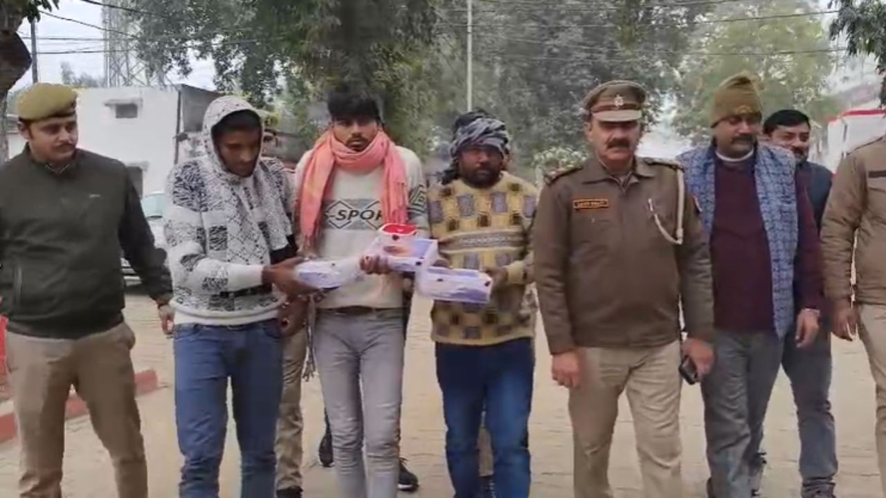 मैनपुरी में ठगी का खुलासा: सस्ते आभूषण का लालच पड़ा भारी, नक़ली सोना-चांदी और तमंचा बरामद