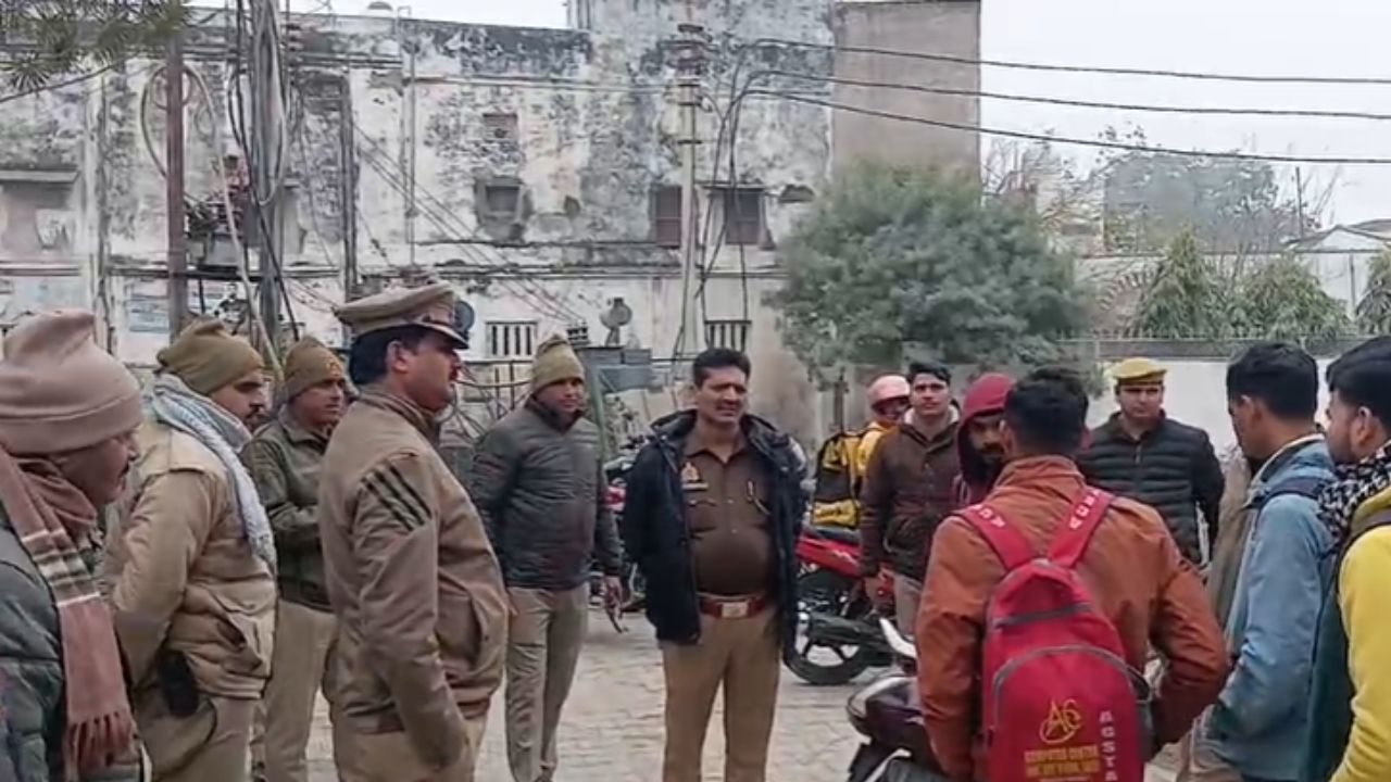 कोचिंग सेंटर के बाहर हुड़दंगई करना पड़ा भारी, हरकत में आई पुलिस; सिखाया कभी न भूलने वाला सबक