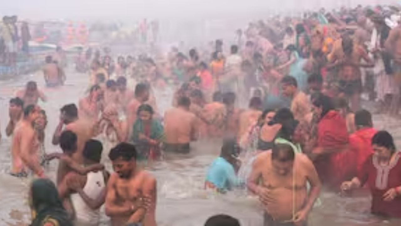 Mauni Amavasya Snan Prayagraj: माघ मेले का सबसे बड़ा स्नान पर्व आज, संगम तट पर आस्था का महासैलाब