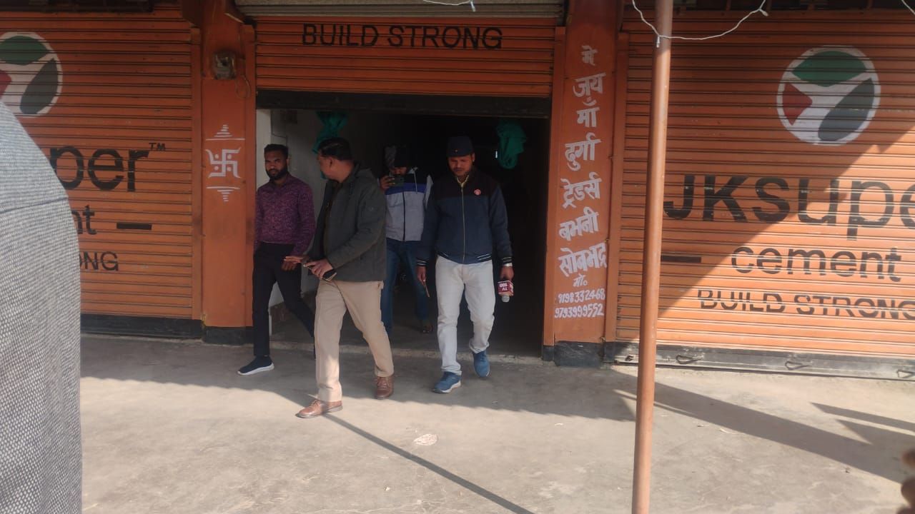 स्वास्थ्य विभाग की छापेमारी में खुला बड़ा खेल, दो महिलाओं की असुरक्षित बच्चेदानी निकाली, संचालक फरार