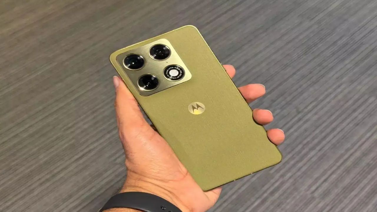 Motorola Signature में Snapdragon 8 Gen 5 प्रोसेसर और 16GB तक RAM मिलती है। (Img Source: Google)