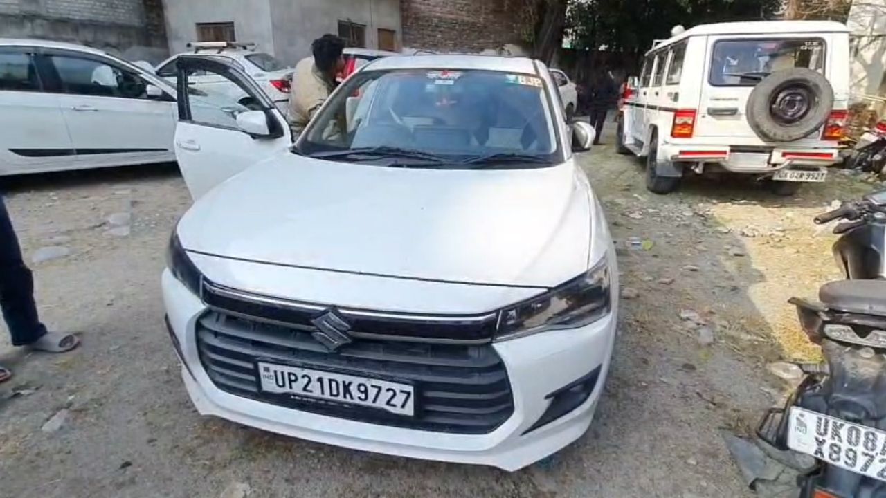 Ramnagar: राजनीतिक पार्टी का स्टीकर लगाकर हूटर बजाना पड़ा भारी, पुलिस ने ऐसे सिखाया सबक