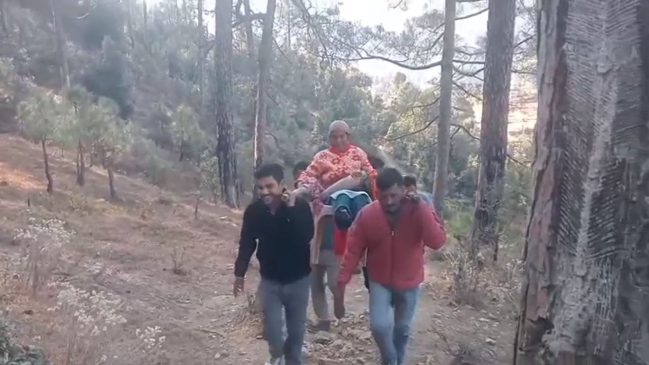 नैनीताल के महतोली गांव में बुनियादी सुविधाओं की कड़वी हकीकत, डिजिटल इंडिया की चमक भी नहीं