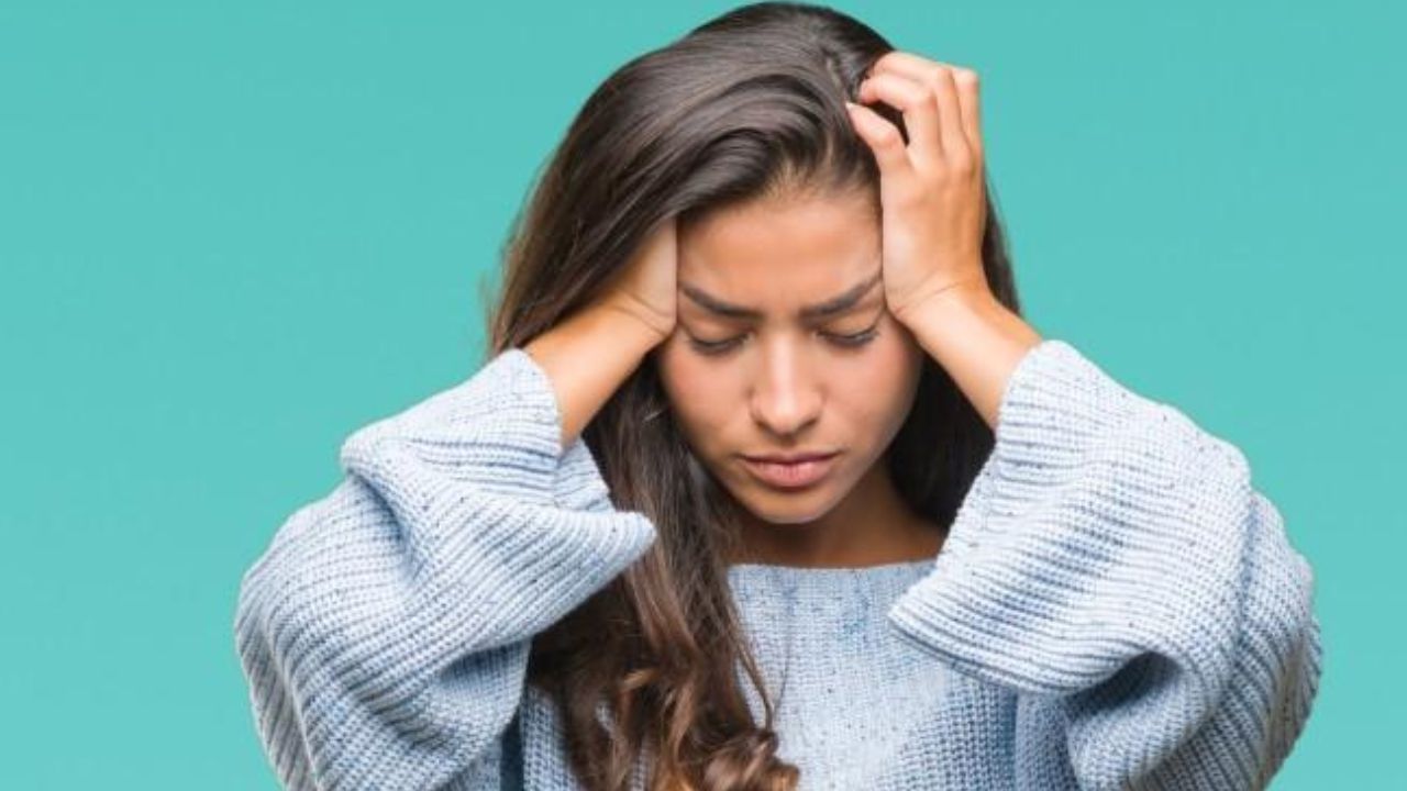 सर्दियों में क्यों बढ़ जाता है सिरदर्द? जानिए वजह, लक्षण और बचाव के असरदार उपाय