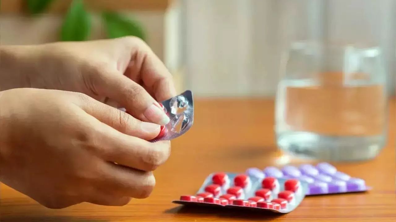 पेनकिलर का ज़्यादा इस्तेमाल किडनी पर भी बुरा असर डालता है। किडनी की फिल्टर करने की क्षमता धीरे-धीरे कम हो जाती है, जिसका पता अक्सर बाद में ही चलता है। (Img Source: Google)