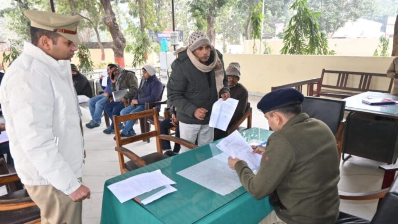 महराजगंज में थाना समाधान दिवस: जनता की शिकायतों का त्वरित निस्तारण, क्या सभी मामले हो पाए पूरी तरह हल?