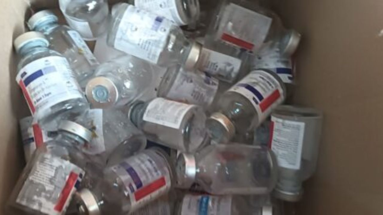 Raebareli: जिला अस्पताल में गड़बड़झाला, डस्टबिन में पड़े मिले महंगे इंजेक्शन