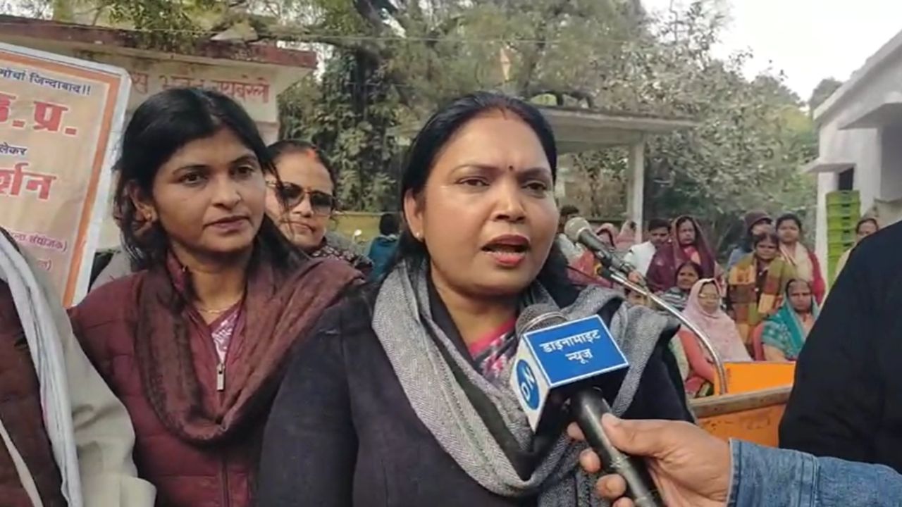 Video: रायबरेली में सैकड़ों कार्यकत्रियों ने विकास भवन पर किया प्रदर्शन, देखिये क्या अधिकारियों के कदम तय करेगा भविष्य?