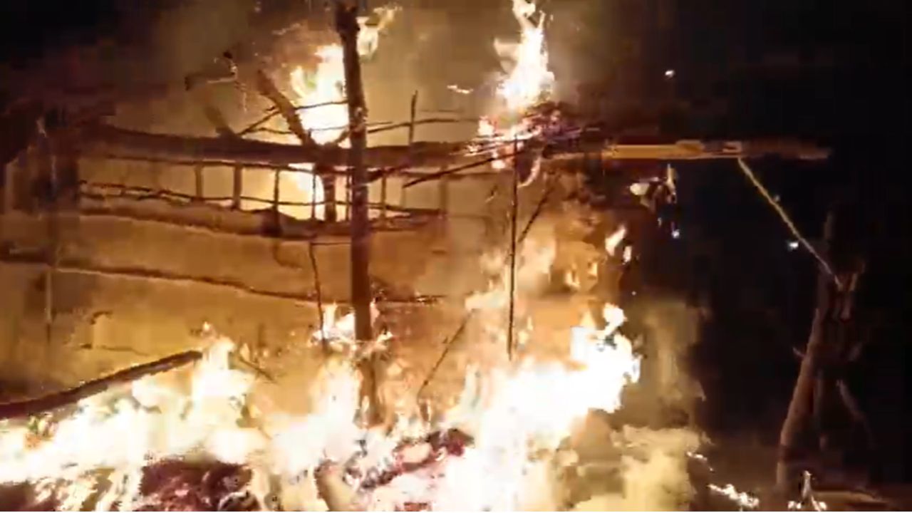 रामनगर आमडंडा क्षेत्र में भीषण अग्निकांड, घर और गौशाला में लगी आग; जानिये ताजा अपडेट