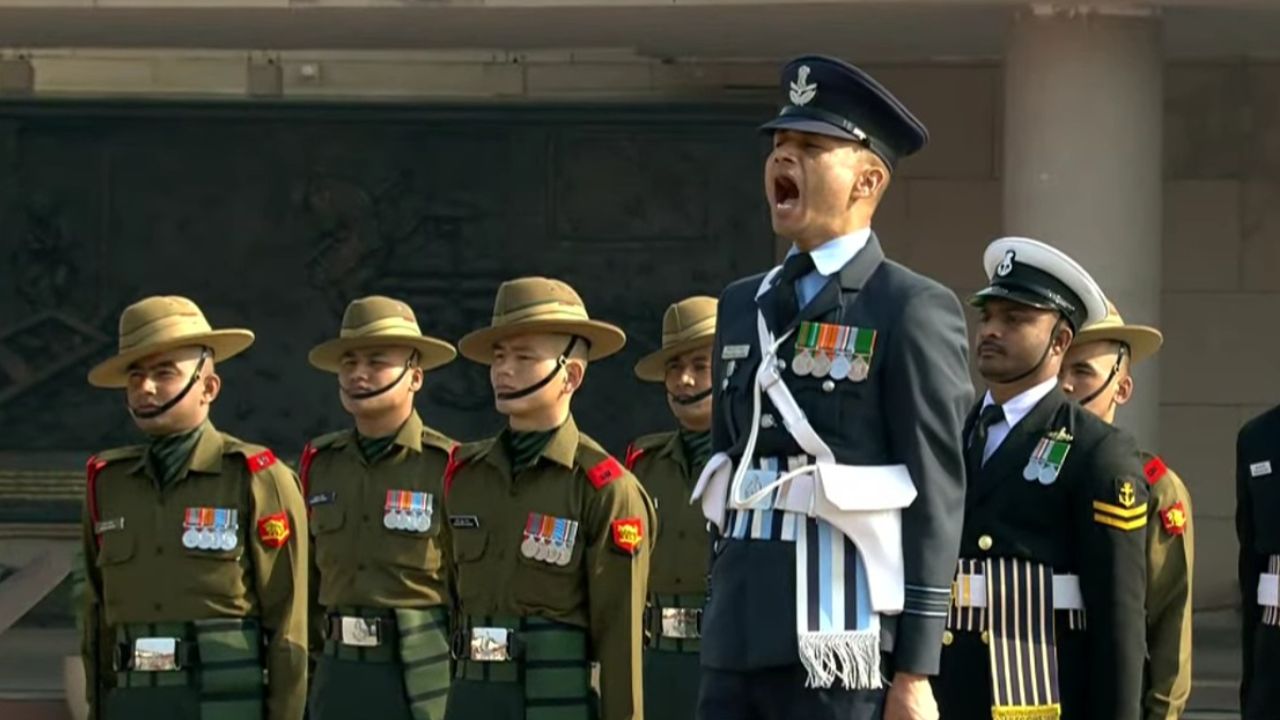 गणतंत्र दिवस के अवसर पर राजधानी दिल्ली का कर्तव्य पथ राष्ट्रीय गौरव के भव्य मंच में तब्दील हो गया। हजारों सैनिकों की कदमताल, तीनों सेनाओं की भागीदारी, गरजते लड़ाकू विमान और देश की सांस्कृतिक विविधता को दर्शाती रंग-बिरंगी झांकियों ने दर्शकों को मंत्रमुग्ध कर दिया। (फोटो सोर्स- इंटरनेट) गणतंत्र दिवस के अवसर पर राजधानी दिल्ली का कर्तव्य पथ राष्ट्रीय गौरव के भव्य मंच में तब्दील हो गया। हजारों सैनिकों की कदमताल, तीनों सेनाओं की भागीदारी, गरजते लड़ाकू विमान और देश की सांस्कृतिक विविधता को दर्शाती रंग-बिरंगी झांकियों ने दर्शकों को मंत्रमुग्ध कर दिया। (फोटो सोर्स- इंटरनेट)