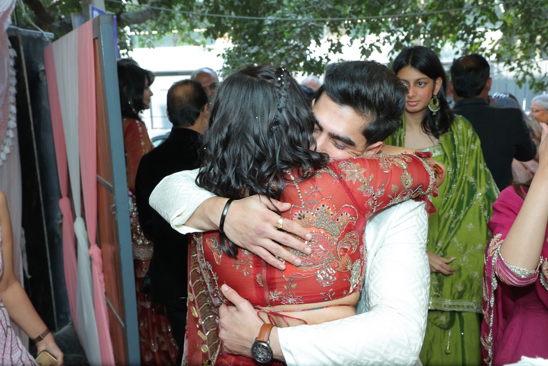 वर्कफ्रंट की बात करें तो सृष्टि जैन ने चाइल्ड आर्टिस्ट के तौर पर अपने करियर की शुरुआत की थी और ‘सुहानी सी एक लड़की’ और ‘मेरी दुर्गा’ जैसे पॉपुलर शोज में अपनी एक्टिंग से लोगों का दिल जीत चुकी हैं।