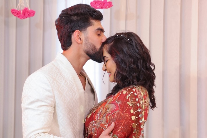 सृष्टि ने अपने लॉन्ग टाइम बॉयफ्रेंड श्रेय गुप्ता के साथ सगाई कर ली है और इसकी झलक सोशल मीडिया पर भी दिखाई है।