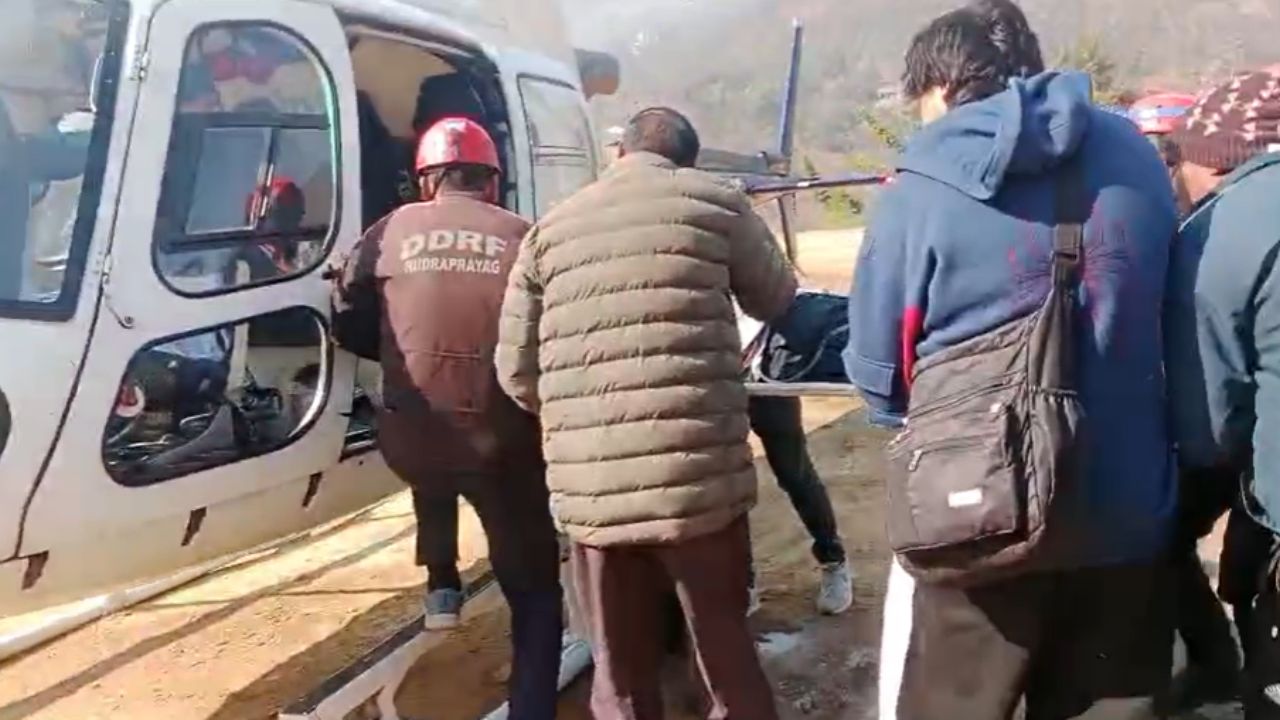 Rudraprayag: शिक्षक को स्कूल में आया ब्रेन स्टोक, एयर एंबुलेंस से पहुंचाया एम्स ऋषिकेश, मिला जीवनदान