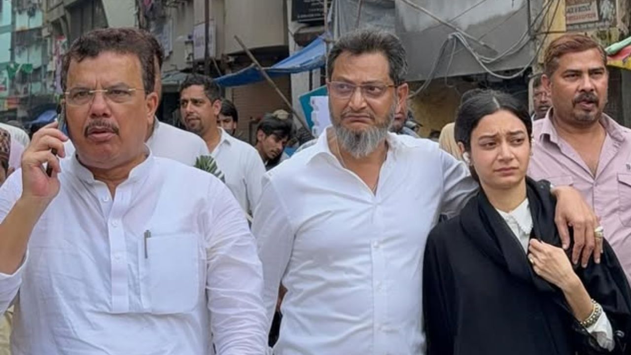 सहर शेख ने कहा कि उनकी बात को जानबूझकर सांप्रदायिक रंग दिया गया। उन्होंने कहा कि जैसे केसरिया रंग को हिंदुओं से जोड़ा जाता है, वैसे ही हरा रंग मुसलमानों से जुड़ा माना जाता है, लेकिन इसका मतलब किसी समुदाय को अलग करना नहीं है। 