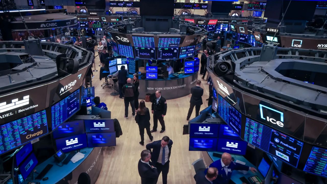 Stock Market Opening: गिरावट के लंबे दौर के बाद शेयर बाजार में जोरदार शुरुआत, इस सेक्टर में बढ़ा निवेशकों का भरोसा