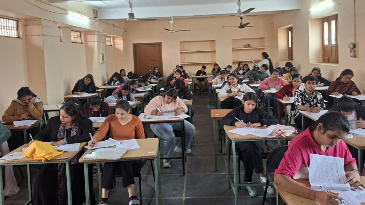 भीलवाड़ा में सिंधी भाषा कोर्स की परीक्षा, 77% उपस्थिति के साथ विद्यार्थियों ने दिखाया उत्साह