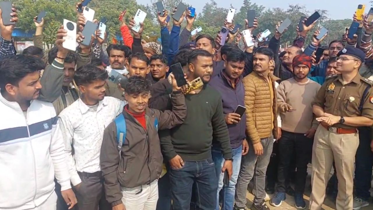 Sonbhadra News: मोबाइल लौटे तो लौट आई मुस्कान, CEIR पोर्टल से ट्रेस हुए 253 स्मार्ट फोन
