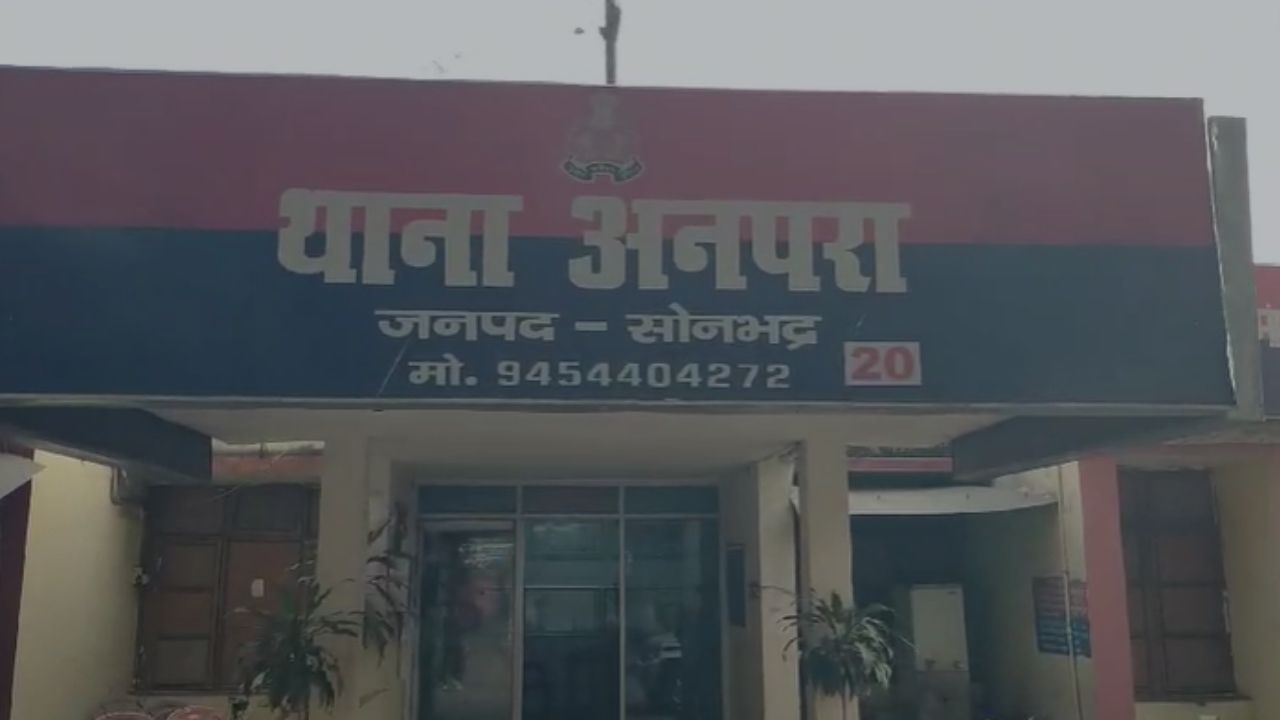 Sonbhadra News: पुलिस ने अवैध तेल कारोबार की कमर तोड़ी, भारी मात्रा में डीजल-पेट्रोल बरामद