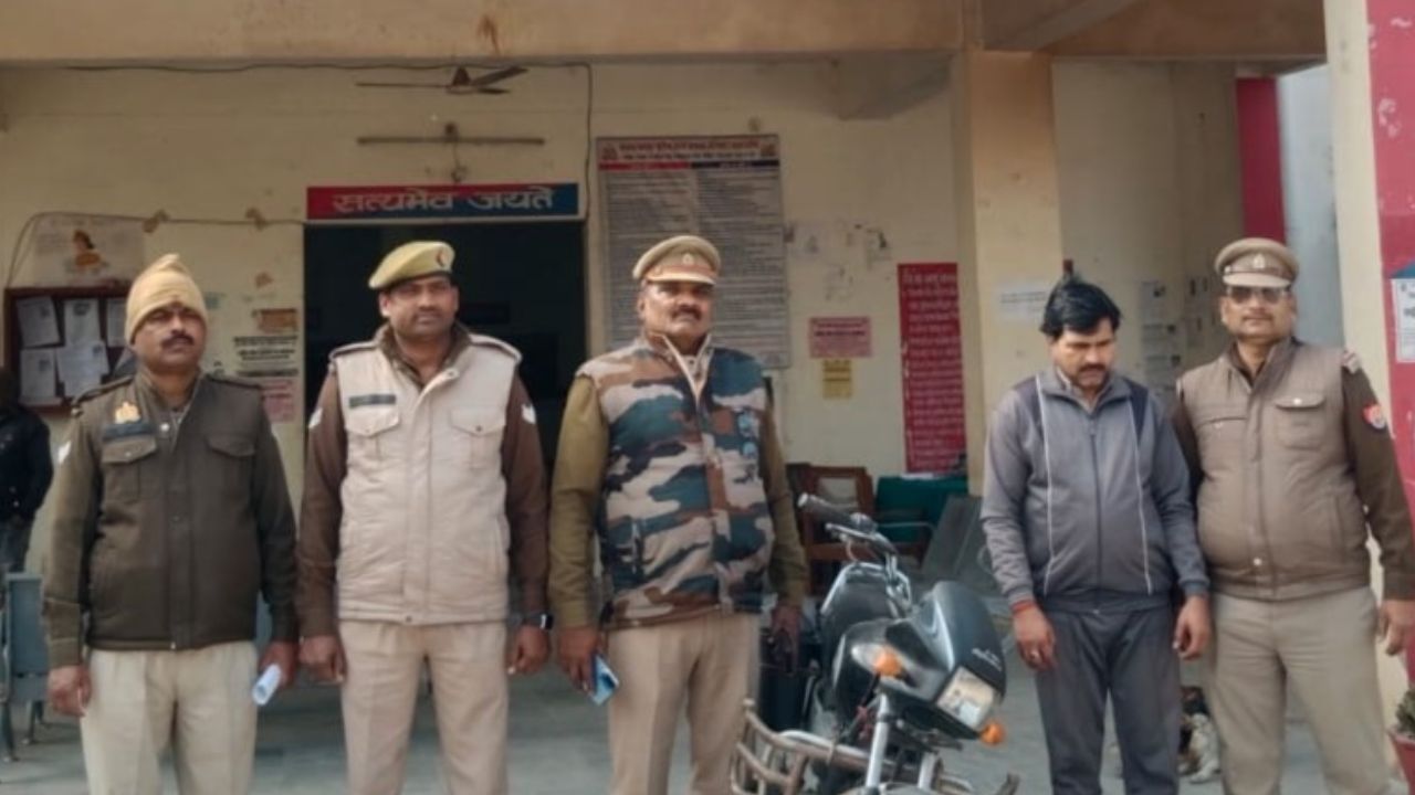 सोनभद्र पुलिस की कड़ी कार्रवाई: बिहार से चोरी की हुई मोटरसाइकिल बरामद, आरोपी गिरफ्तार